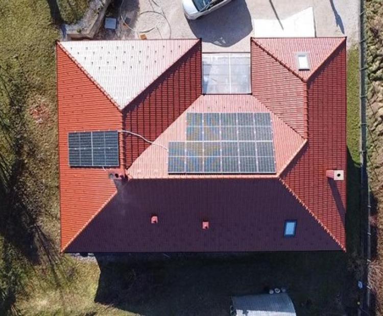 Realiziran pilot projekat izgradnje 10 solarnih elektrana na objektima domaćinstava