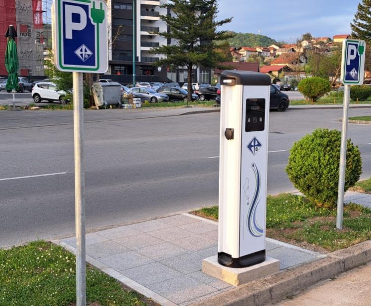 U Gradu Cazinu izgrađena punionica za električna vozila